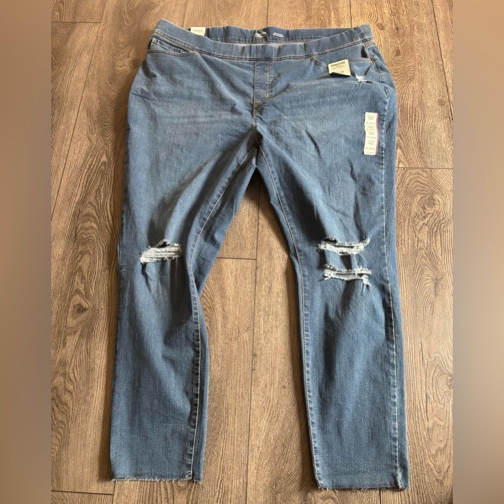 Levi Strauss totally shaping pull on skinny Stylish Distressed Blue Jeans